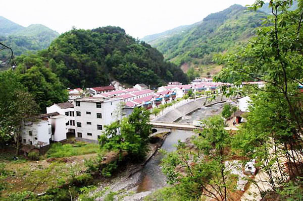 �����м���